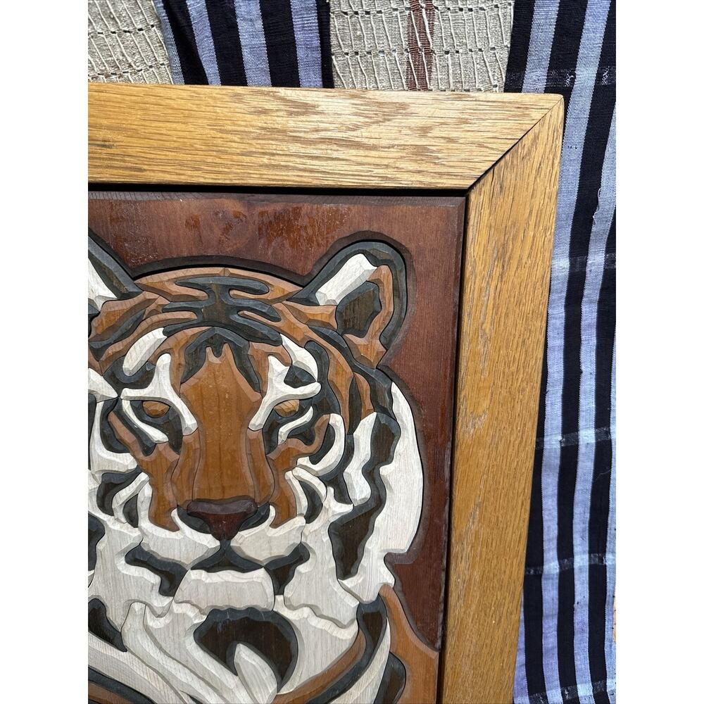 🐅 Vintage Handcrafted 3D Intarsia Tiger Wood Art – Framed & Signed - Picture 3 of 6